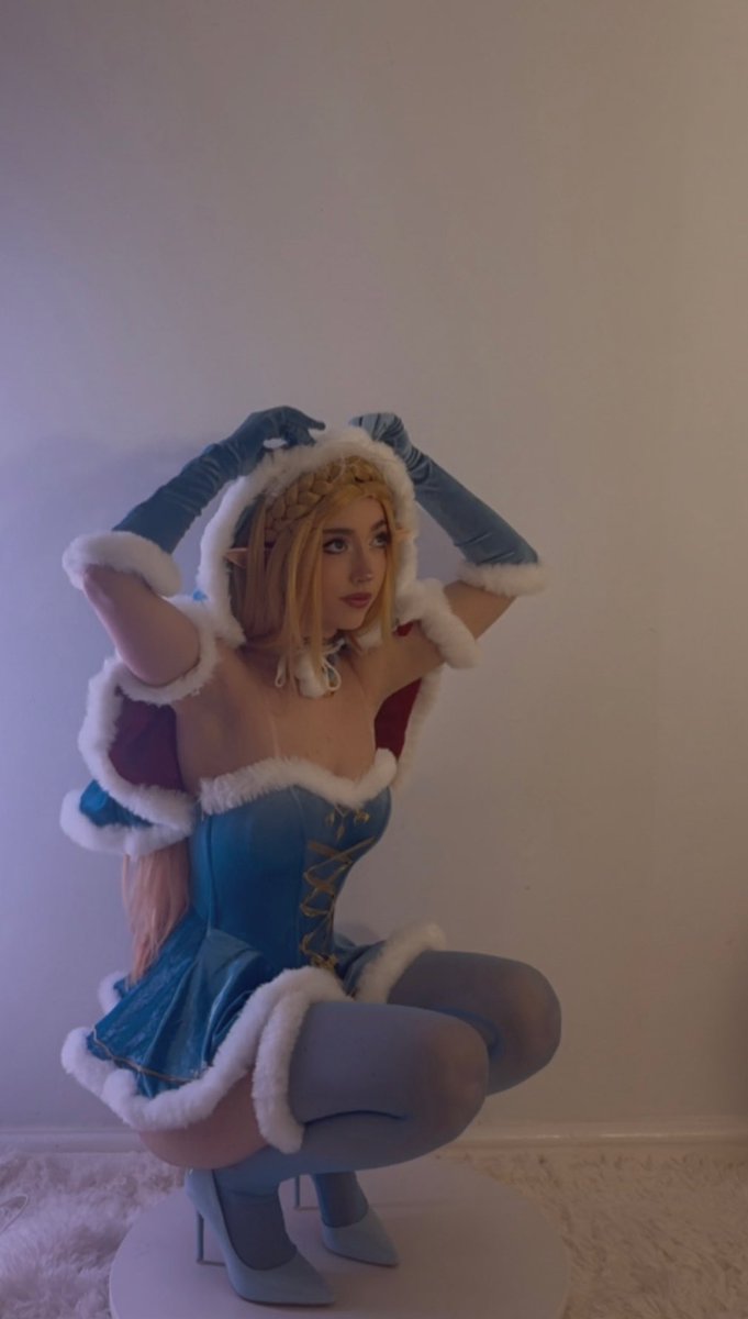 MOUSE_C4T's tweet image. Christmas / winter Princess Zelda cosplay 
#cosplay #cosplayer #zelda