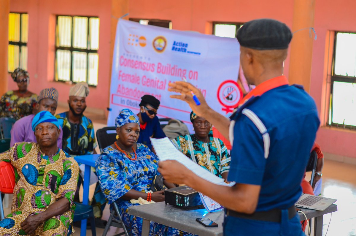 actionhealthinc's tweet image. Together, we reaffirm that FGM has no place in our communities.

#EndFGM #ConsensusBuilding #CommunityCommitment #OsunState #AHI #ProtectTheGirlChild #UNFPA #CommunityEngagement #FGMFreeGeneration