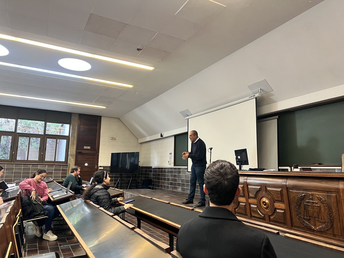 📚 El pasado 21/11, el Área de Derecho Procesal de la <a href="/ULL/">Universidad de La Laguna</a> celebró una formación en el aula 02.7 con el magistrado José Luis González González, quien abordó las claves del proceso ante el Tribunal del Jurado. Una sesión de gran interés para nuestro estudiantado.
#ULL #DerechoULL