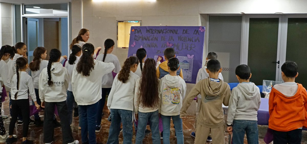 Gracias al colegio de Santa Rosa de Lima de El Palmar por su actuación coral 🎶🎵. Toda la comunidad frente a la violencia contra las mujeres💪🏼
