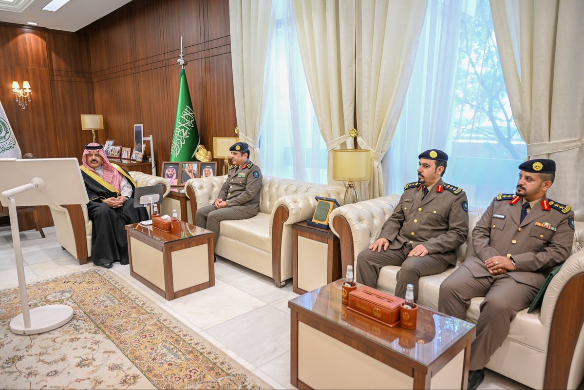 emara_hail's tweet image. سمو #أمير_منطقة_حائل يدشّن &quot;عن بعد&quot; خدمات مركز الدفاع المدني بمركز الحفير  وذلك خلال استقبال سموه بمكتبه اليوم مدير الدفاع المدني بالمنطقة اللواء طارق البليهد منوهاً سموّه بدعم القيادة لقطاع الدفاع المدني وحرصها على تهيئة الإمكانات لحماية الأنفس والممتلكات.