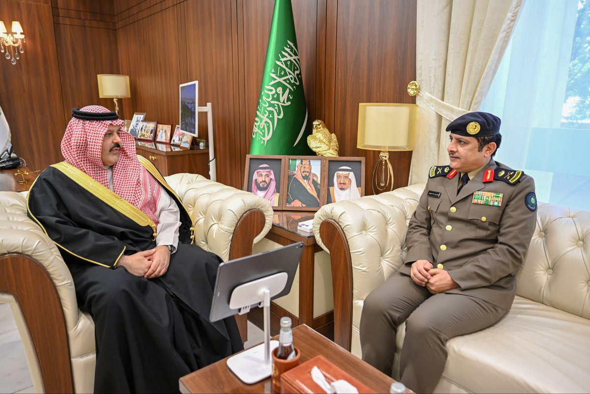 emara_hail's tweet image. سمو #أمير_منطقة_حائل يدشّن &quot;عن بعد&quot; خدمات مركز الدفاع المدني بمركز الحفير  وذلك خلال استقبال سموه بمكتبه اليوم مدير الدفاع المدني بالمنطقة اللواء طارق البليهد منوهاً سموّه بدعم القيادة لقطاع الدفاع المدني وحرصها على تهيئة الإمكانات لحماية الأنفس والممتلكات.