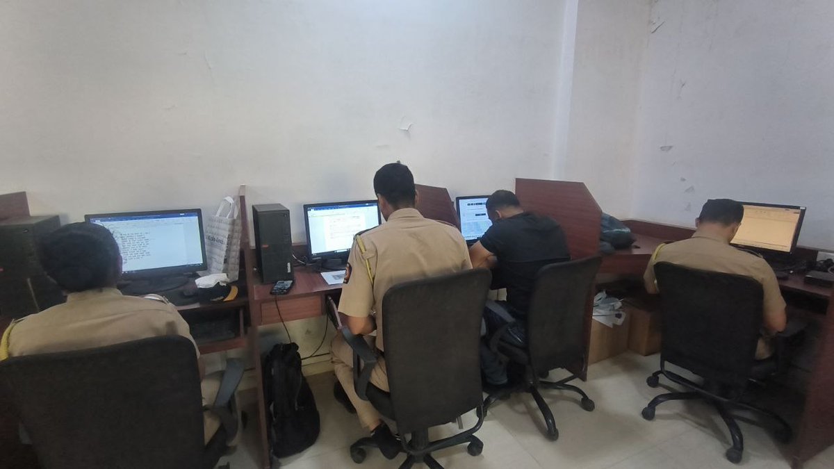 Tech_Veer_2025's tweet image. “Step-by-step progress! Our constables are mastering typing with dedication. 🚓⌨️
#PoliceForce #SkillDevelopment #TypingTraining #DailyProgress” @apnipathshala_