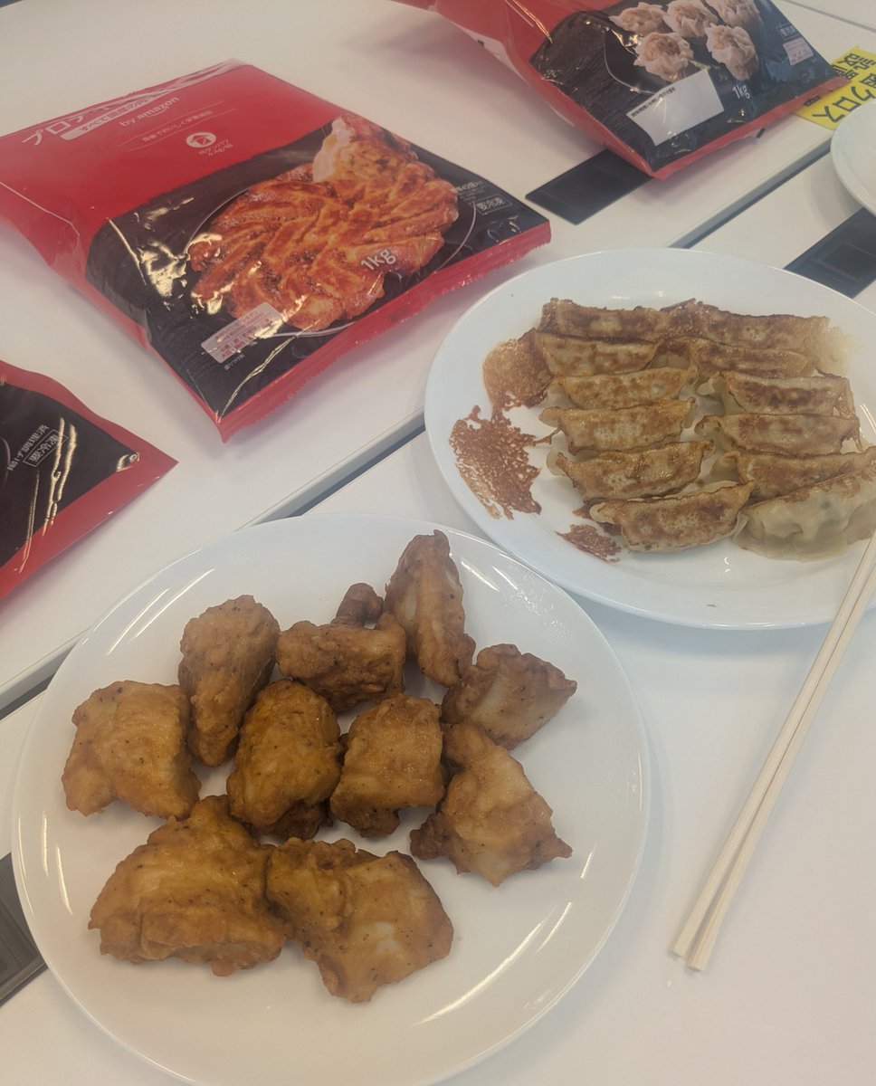 ccjapan1's tweet photo. クローン病と潰瘍性大腸炎の情報誌「CCJAPAN」編集部です。味の素冷凍食品とAmazonが共同開発した『プロテイン唐揚げ』『プロテイン餃子』『プロテインシュウマイ』を試食する機会がありました。どれもしっかりと食べ応えがあり、美味しかったです。 https://t.co/cvf960VQPq