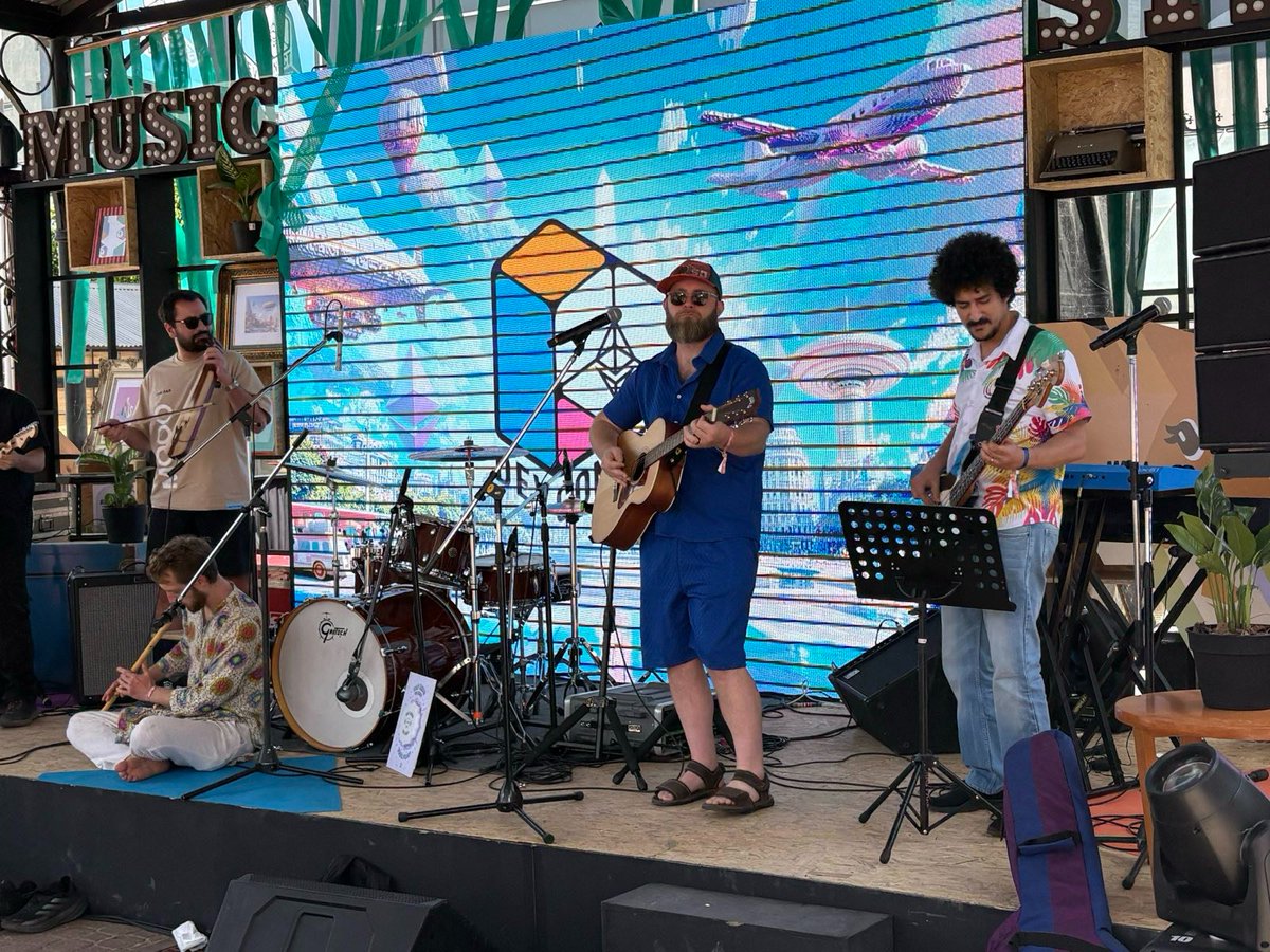 OasisProtocol's tweet image. What a week, Buenos Aires!

From our 500+ person Afternoon TEE Party, to 27 teams building with Oasis at ETHGlobal, to panels across Devconnect on trustless AI, privacy, and cryptography… the energy was real.

Huge thank you to everyone who showed up, shipped, and built.