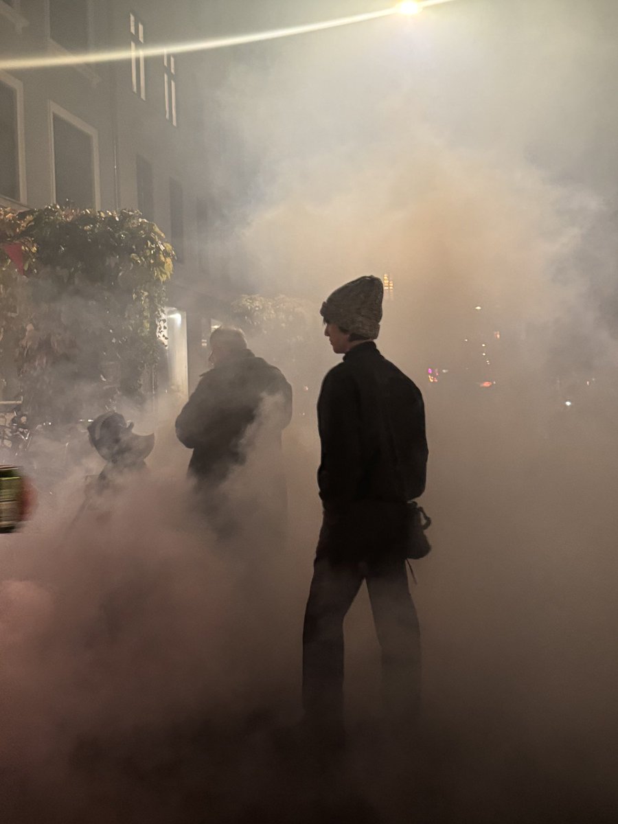 shfly3424's tweet image. Honestly, staying in that house after Mello left... I felt like the grief was going to completely consume me.
So I just up and left my routine.
The place I landed? It turned out to be just right.
It was perfect for both forgetting the sorrow and diving deep into the album work.…