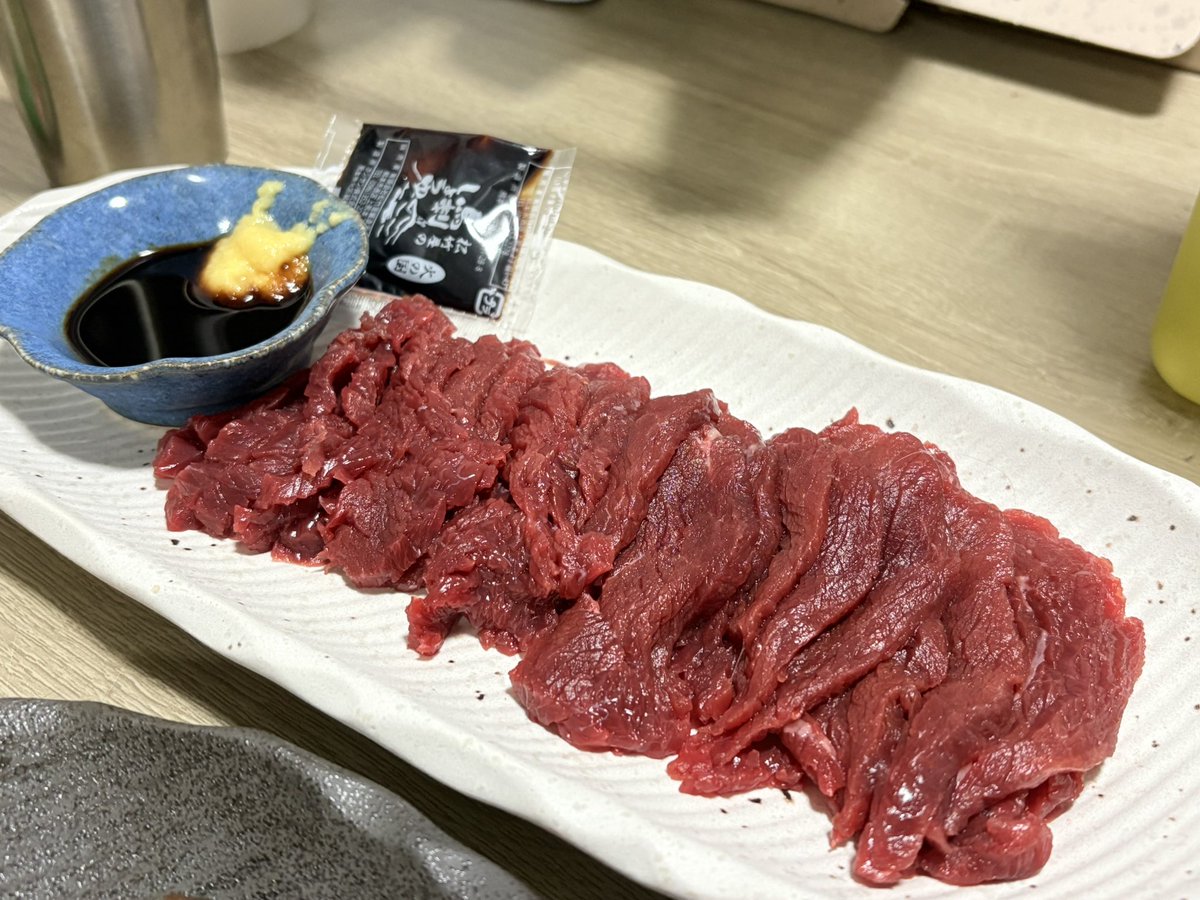 tomoS660ModuloX's tweet image. 熊本で嫁ちゃんが買った馬刺し🐴

…地震あったみたいやけど大丈夫かな？😢