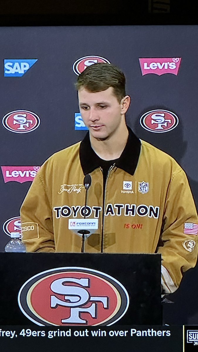 Brock Purdy really showed up in a Toyotathon jacket pregame… then threw 3 picks in the first half like he’s auditioning for a safety recall.

Man had the nerve to put that same jacket back on after the game.

There’s only ONE Toyotathon QB and his name is Jordan Love.

This is