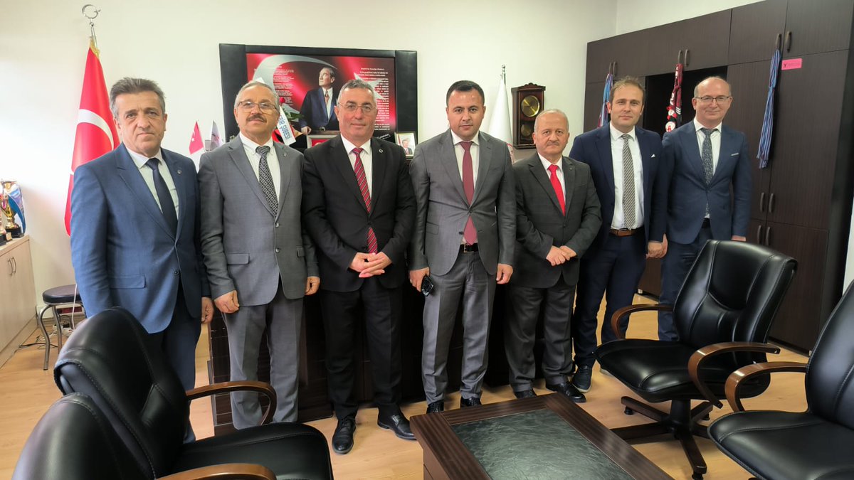 24 Kasım Öğretmenler Günü Tebrikat Programı kapsamında;Kaymakamımız Sayın Dr. Hacı Arslan UZAN öğretmenlerimizi kabul ederek günlerini kutladı;ardından okul müdürlerimiz ve Sayın Kaymakamımız İlçe Milli Eğitim Müdürlüğümüzü ziyaret etti. #24kasımöğretmenlergünü <a href="/tcmeb/">Millî Eğitim Bakanlığı</a> @trabzonmem