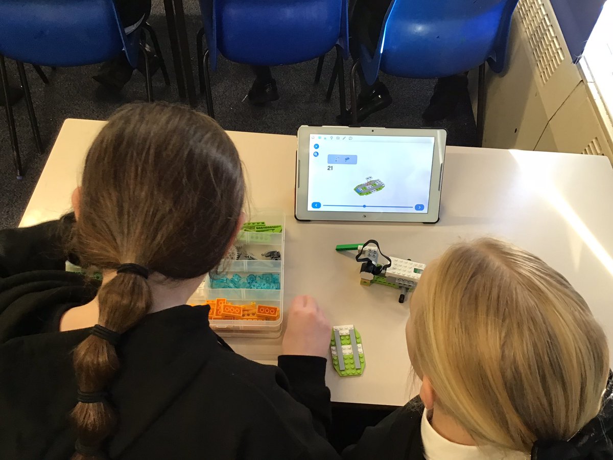 Stjohnscoventry's tweet image. We are building our simulators now, ready to test structures in earthquakes. #year6 #iwillshine #stem