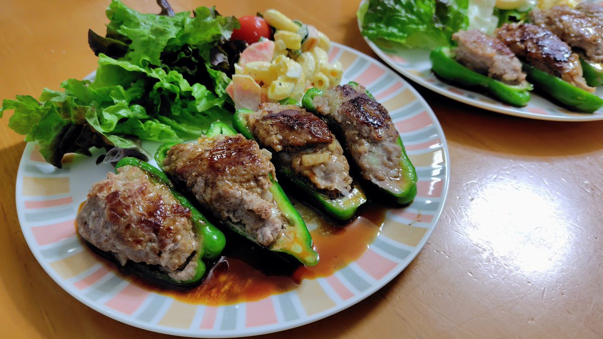 ピーマンの肉詰め

昨日のハンバーグの残りの合挽き肉で