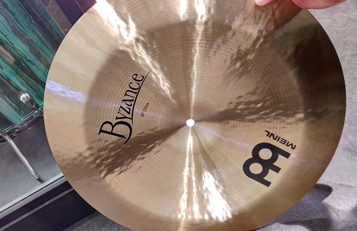 Newチャイナシンバル買いました！！久しぶりにMEINLにしました✌️
PAiSTeのような鋭い抜け感はないけど、調和しつつ抜ける艶のある音！バンドで合わせたときにどんな感じになるか楽しみ✨

今日23時からYouTubeで雑談配信します！よろしくね😃

☀️葵☀️