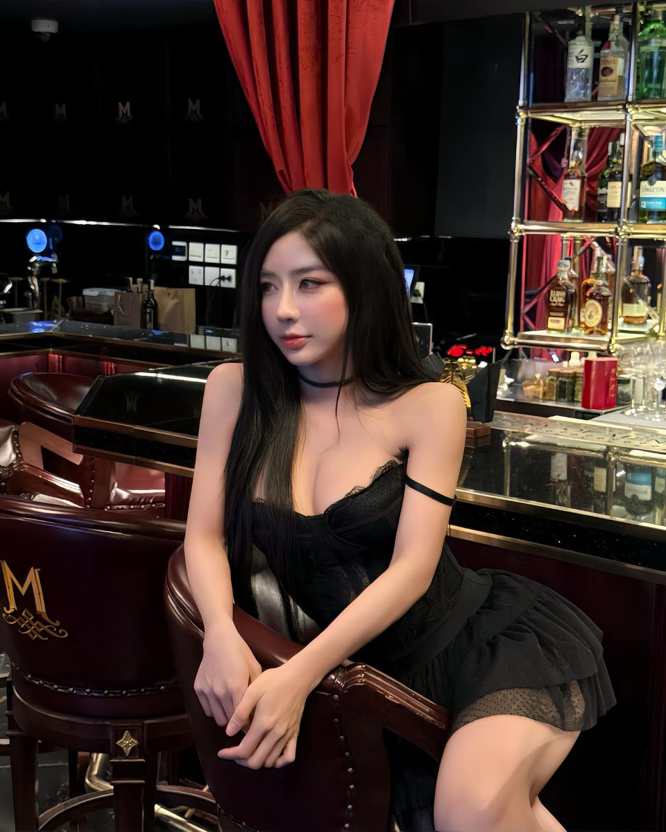 Kimna225's tweet photo. Em vẫn thế, ăn rất nhiều lại còn khoẻ đi chơi https://t.co/S6D7QXwvcR