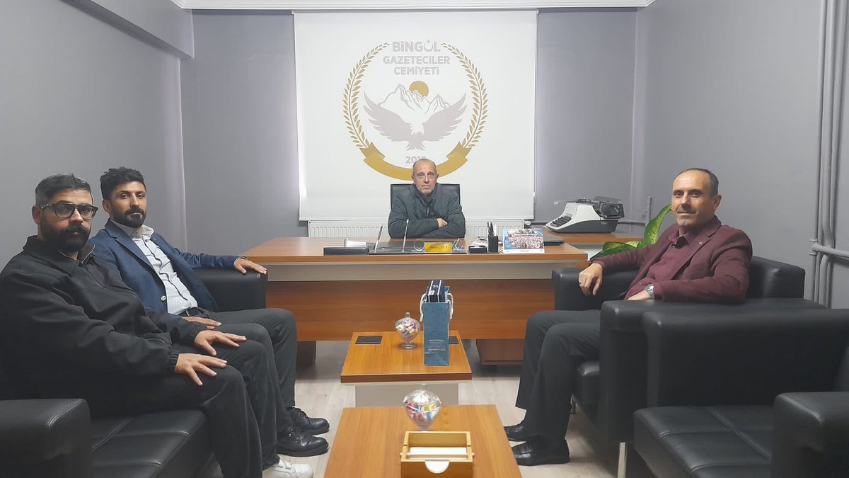 Bingöl Gazeteciler Cemiyetine yeni seçilen Başkan Murat ÇAKA ve yönetimine hayırlı olsun ziyaretinde bulunduk. Yeni görevlerinde kendilerine başarılar dileriz.