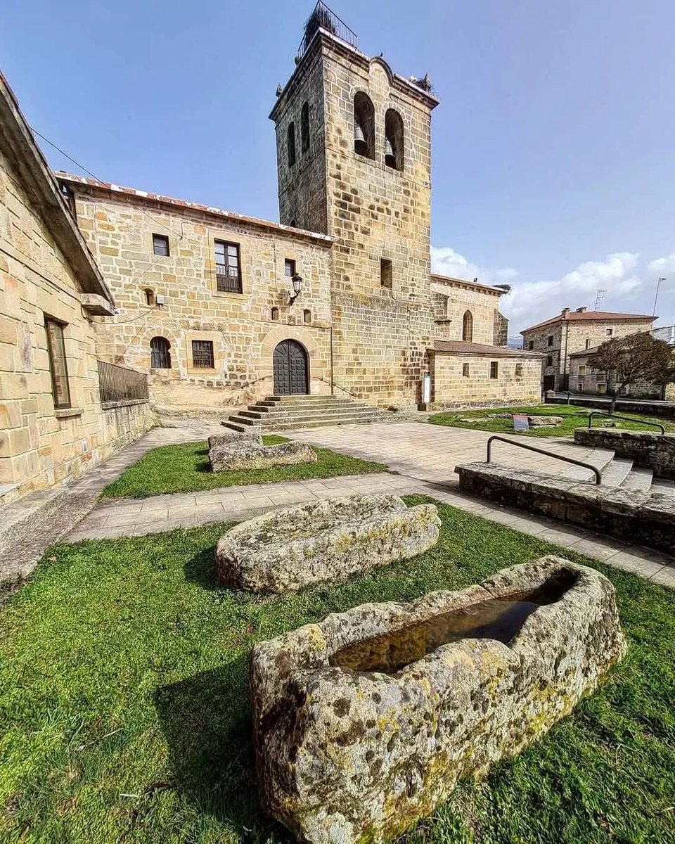 DurueloSideral's tweet photo. ¡No dejes de visitar el casco histórico de #Duruelo!
No sólo tenemos naturaleza sino que presumimos de una curiosa necrópolis medieval que hay alrededor de la Iglesia de San Miguel con decenas de tumbas con los 3 estilos de enterramiento.
 #soria #castillayleon @CyLEsVida https://t.co/g8PATbL4qU