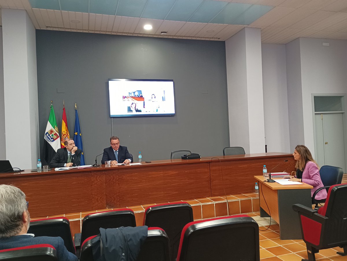 Facultad de Derecho UEX tweet media