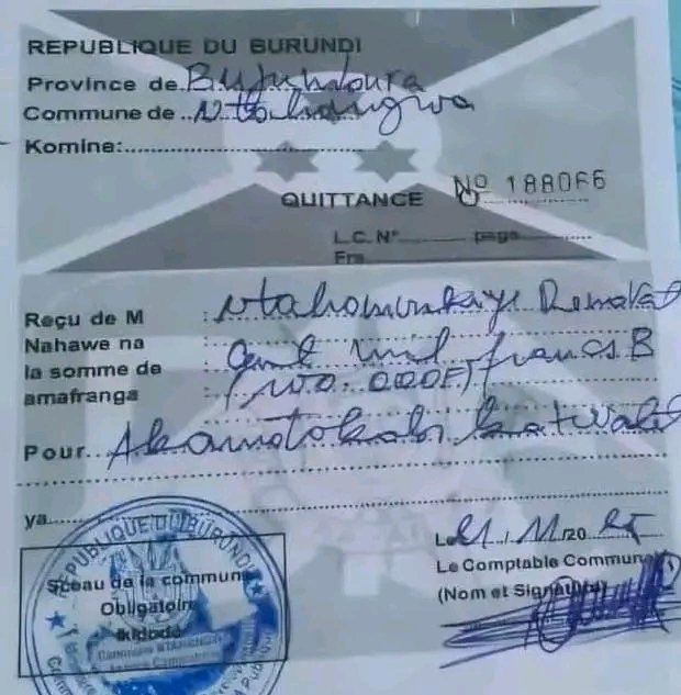 Amande y'akamoto kabi ka toilette. 
#Abatwip ni akahe kamoto keza dukwiye gusanga mu bwiherero?