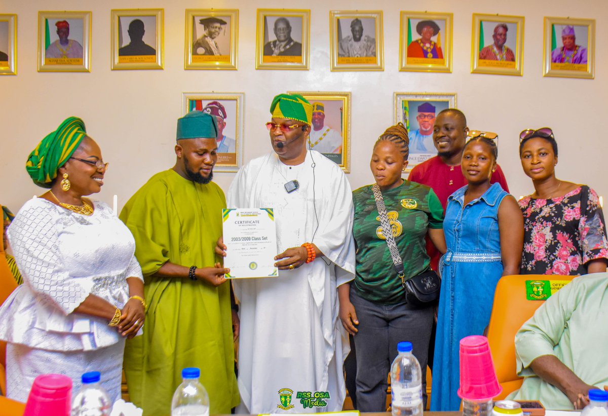 NationalRssosa's tweet photo. We are pleased to announce that the 2003/2009 Class Set has been officially inducted into RSSOSA and formally presented with their Certificate of Registration.
#rssosa
#rssosamedia
#rssat80 https://t.co/jw0PccqYA5