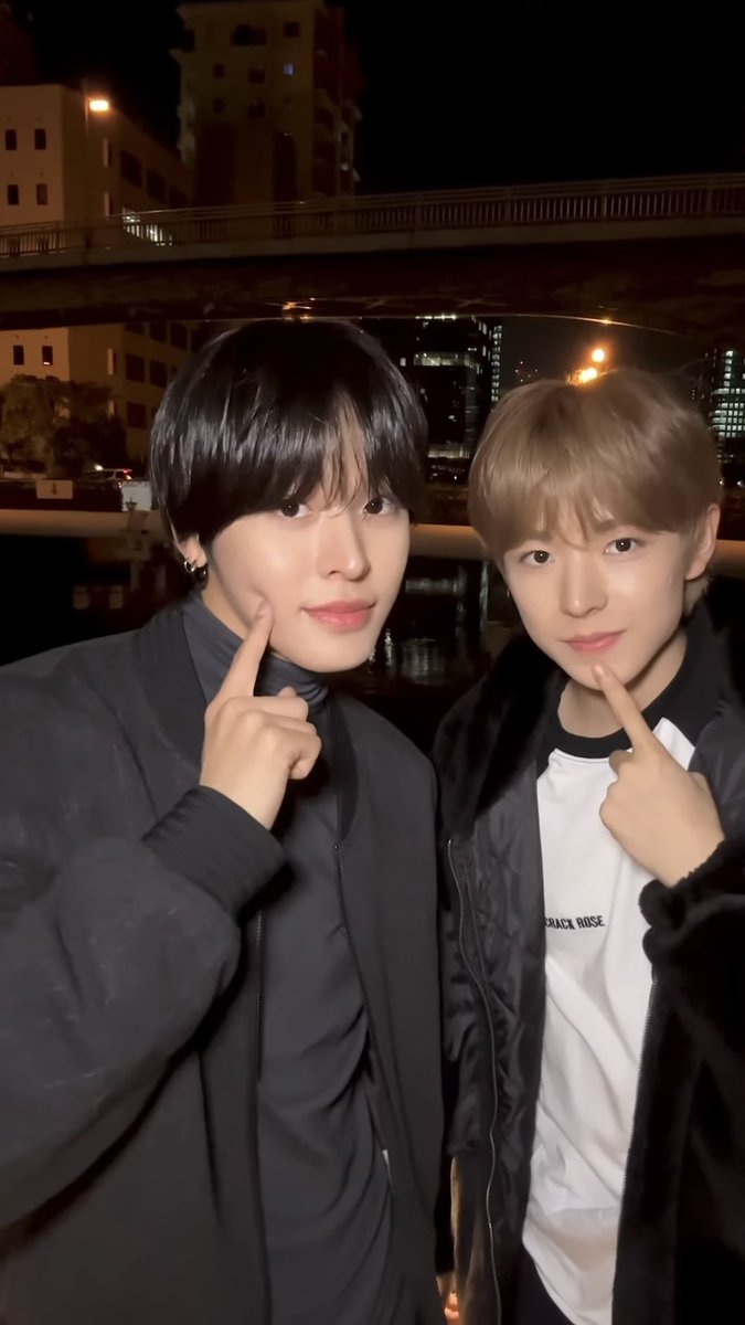 45yuuuushi's tweet image. 스엠은 사내연애를 적극 권장하고... 사내연애를.. 권장... 에? 사내라는게 혹시💦💦