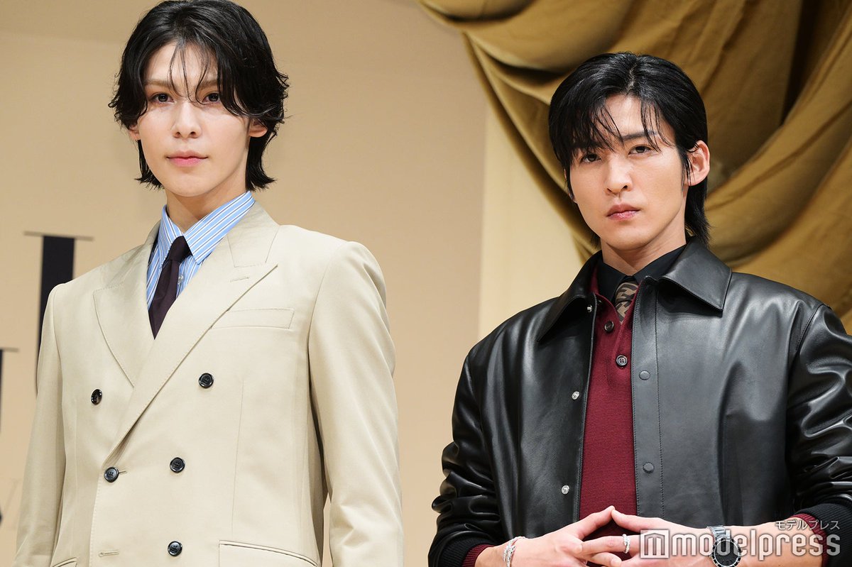 modelpress's tweet photo. Snow Man目黒蓮＆ラウール
お互いを何かのカリスマに例えるなら？

目黒→ラウール「カリスマのカリスマ」
ラウール→目黒「言葉のカリスマ」

🔻フォトギャラリー
https://t.co/zyMAGVFqnF

📝裏で練習していたというコンビ芸を炸裂し会場を沸かせた。

#THEONESTOWATCH2025 #VOGUEJAPAN https://t.co/aVAdkXpo2P