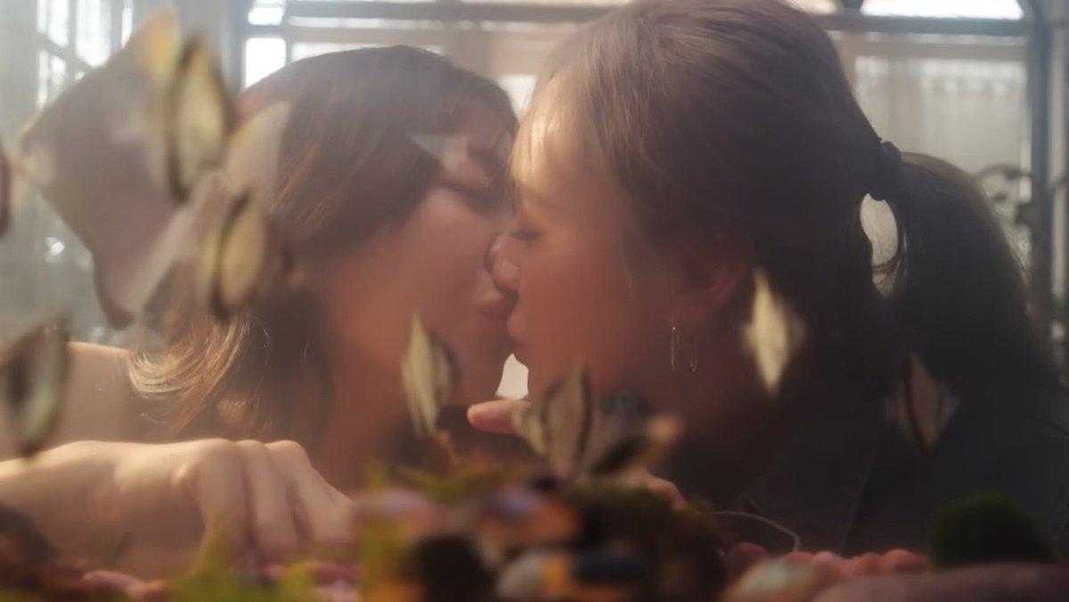 hubgirlslove's tweet image. 🚨 VENCEMOS! #JuneMewnich serão protagonistas de #LovesEchoes!

Duas amigas inseparáveis acabam se distanciando por conflitos e prometem nunca mais se ver. Anos depois, elas se encontram como Atriz e Autora, só para uma delas descobrir que a outra perdeu sua audição. #GMMTV2026