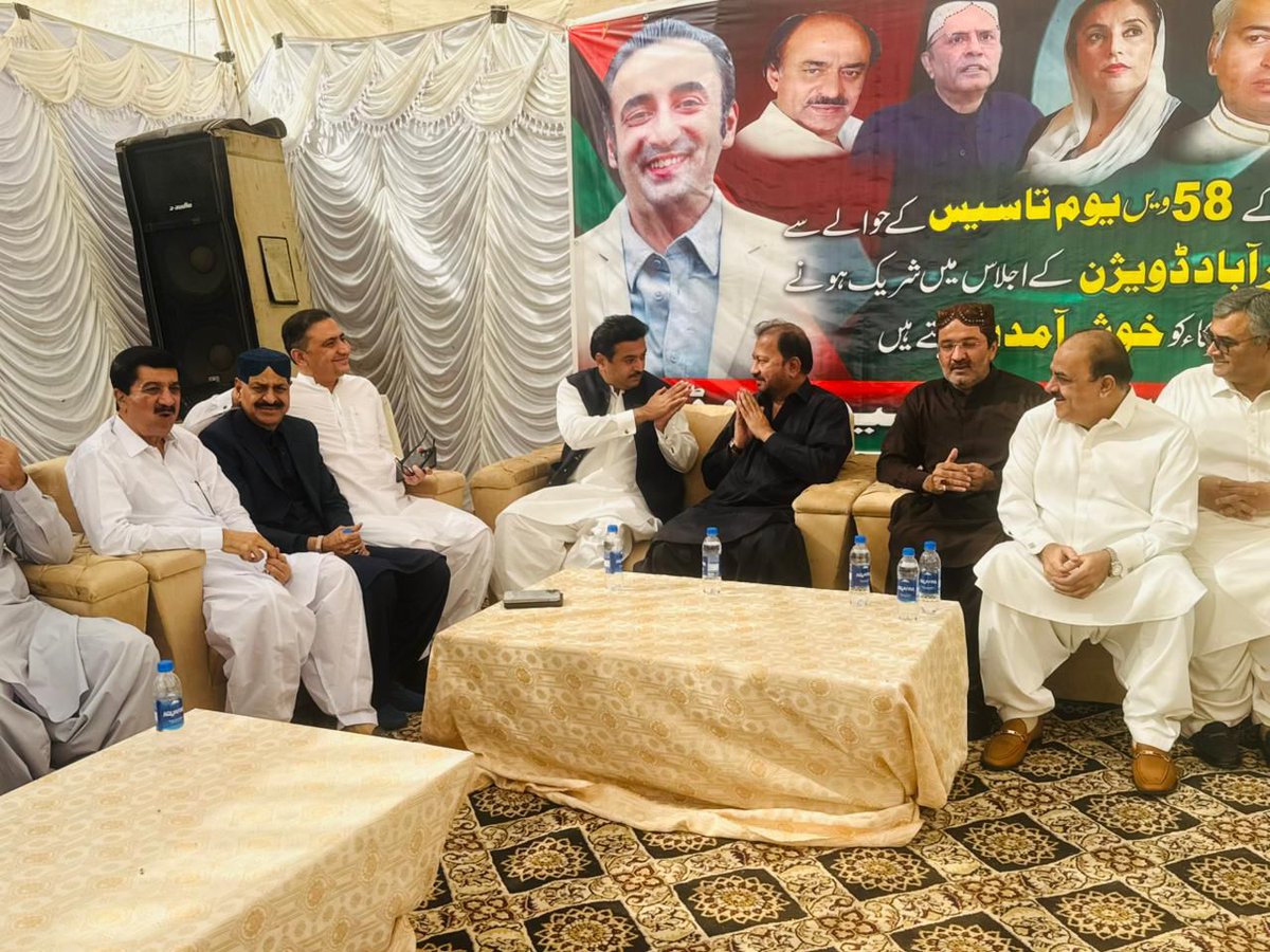 AfshinAli2025's tweet photo. A PPP divisional meeting was held at Rizvi House Hyderabad chaired by Nisar Ahmed Khuhro and attended by Mayor @KashifShoroPPP Leaders pledged full preparations for celebrating the 58th Foundation Day on November 30.@BBhuttoZardari #jaam Khan Shoro HMCfanding Delivers https://t.co/jkEPgTXvDW