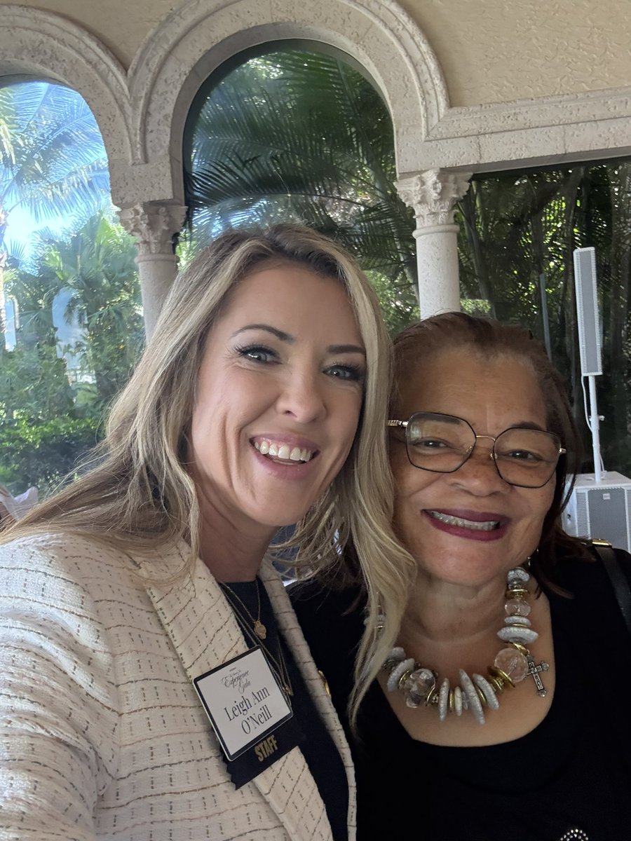 LaLONeill's tweet image. Had the enormous pleasure of meeting the incomparable @AlvedaCKing. 

Twice she was asked to speak, and twice she opened with “This Little Light of Mine” — and truly, she lives every word of it. 

What a radiant, inspiring presence! ✨🩷