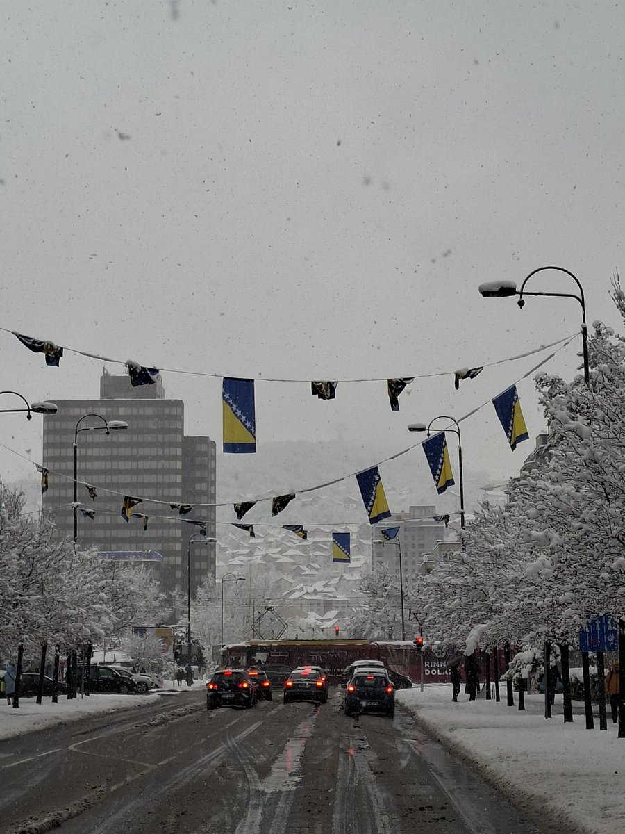 Bugün Bosna'nın Devlet Günü. 25 Ekim 1943 'te Bosna'nın Mrkonjić Grad şehrinde yapılan oturumla, hem ortaçağda kazandığı toprak sınırları korunmuş  hem de Yugoslavya içinde devlet statüsü kazanmış oldu.