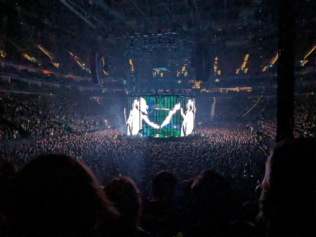 ReubenODea's tweet image. Radiohead at the O2. Pretty special.