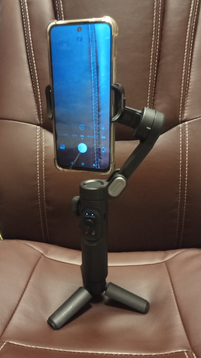 wolfmoon2020110's tweet image. まいにゅーぎあ

3軸スマホスタビライザー✨️

高額な物みたくブレが完全に無くなるわけじゃないけど、試しに軽く振り回して使ってみたら、いい感じの動画が撮れそうな気がして活躍が楽しみな一品

箱の裏には、一応技適のマークが有りました☺