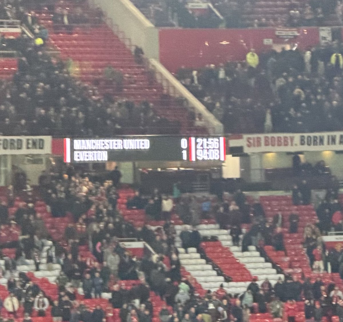 melharvey72's tweet image. Sometimes you wonder why you bother and think you need a new hobby.
Then ten man Everton do this! Amazing scenes. Great night. Thanks for the company @lcabbabeh @DavefcKelly and all on the bus. 
I never felt more like singing the blues…..