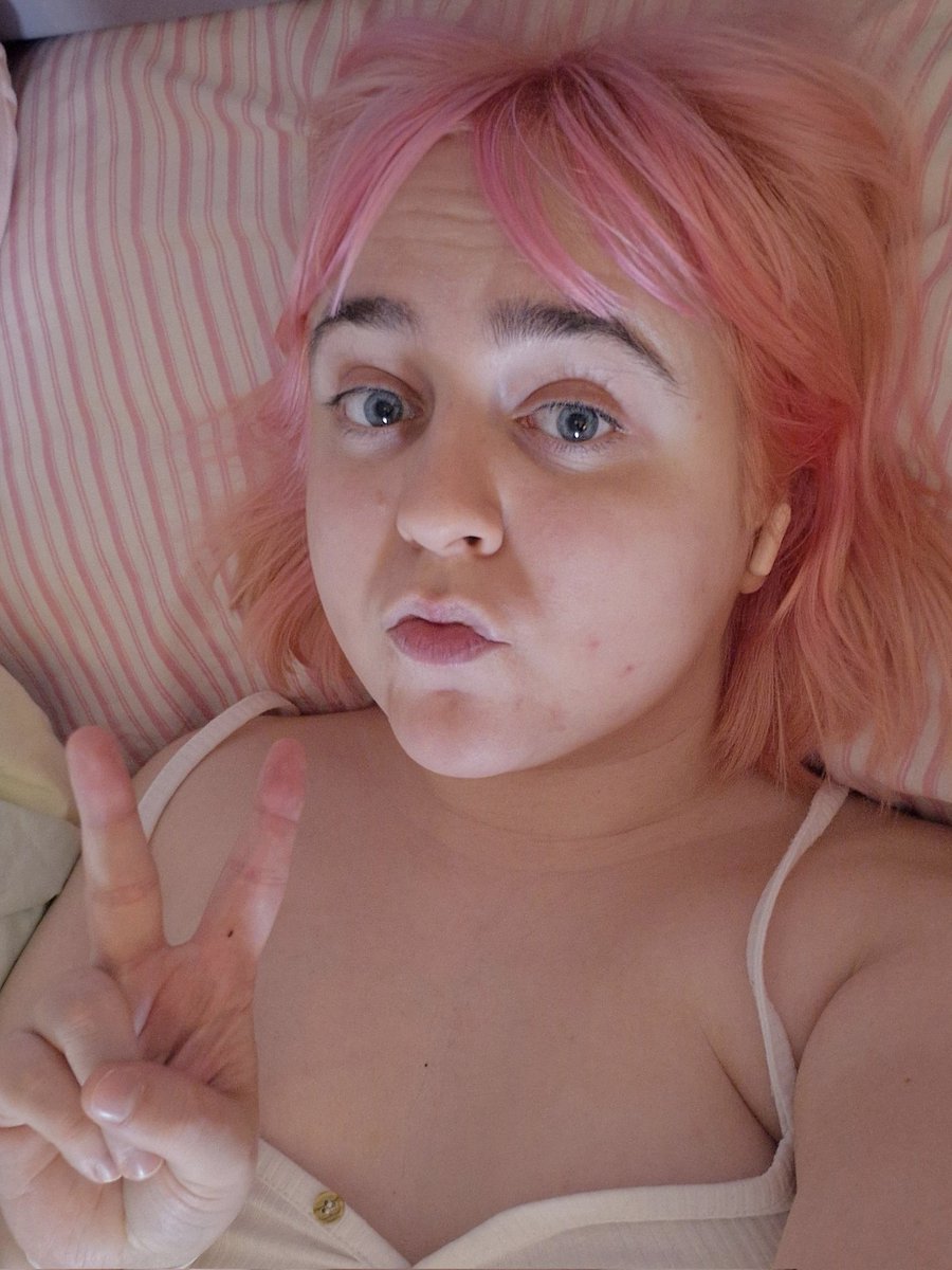 LewdSoftChar's tweet photo. Girl that got zero hours of sleep :3 🩷 https://t.co/kWpCA4srpO