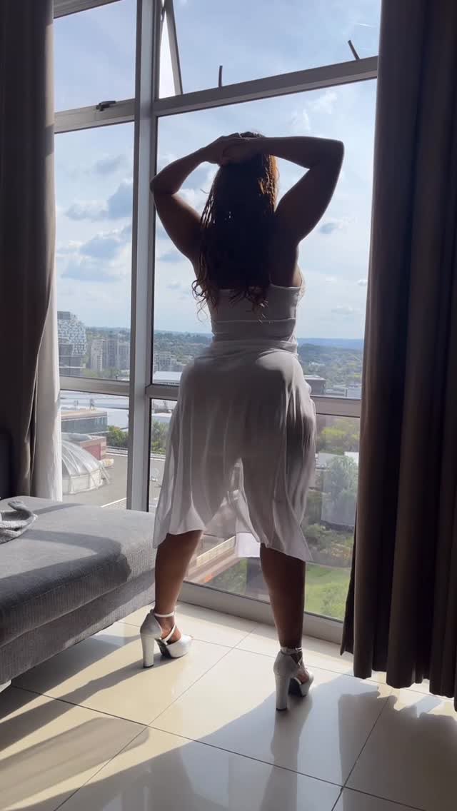 thehoneystv's tweet photo. clear your mind, enjoy the view 🤍🌤 https://t.co/fAUcA8NvW8