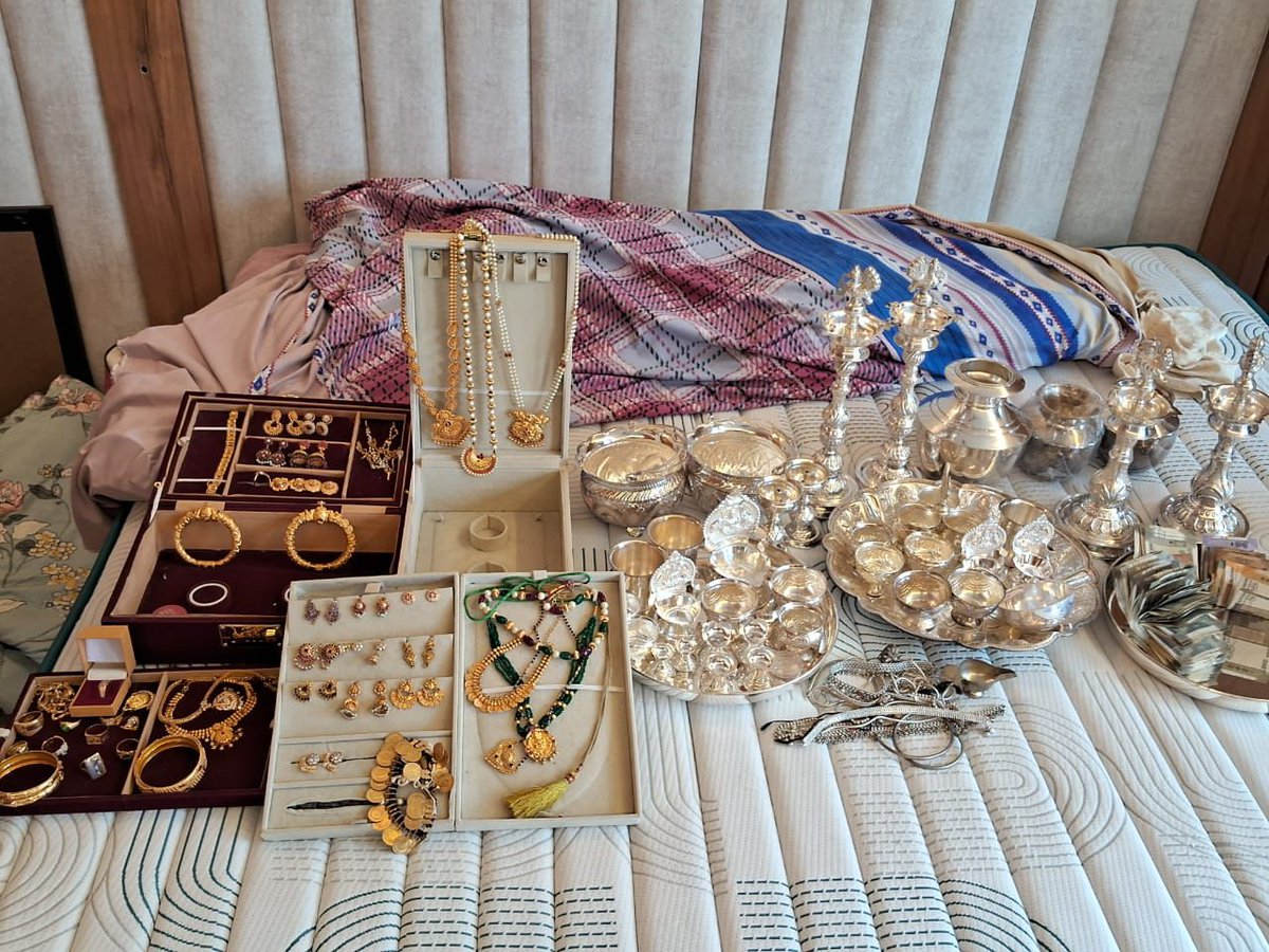 Lokayukta Raid, Disproportionate Assets, Karnataka Lokayukta, Government Officers Raid, Cash and Jewels Seized, Krishnamurthy P, Shekar Kattimani.