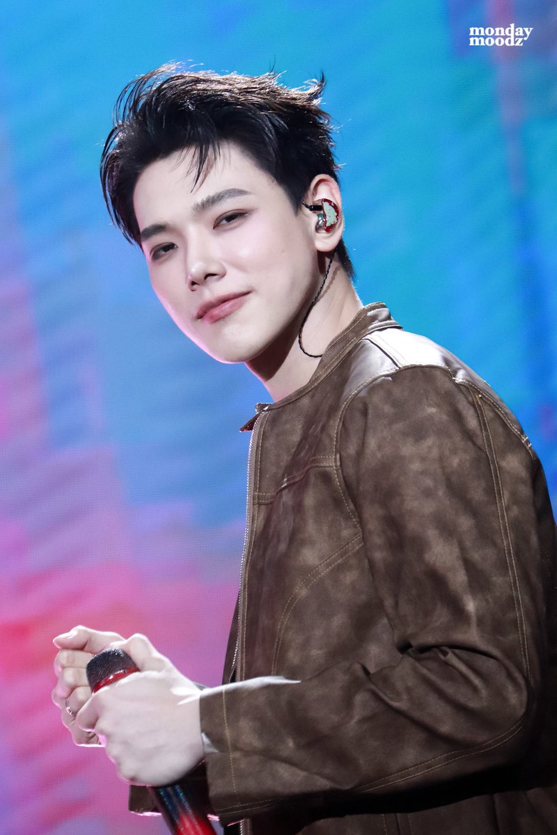 CosmicTurtle38's tweet image. دائو :
وقتی معروف شدی یه سری مسئولیت میاد رو شونه‌هات و هر حرفی بزنی ممکنه رو دیگران تاثیر بذاره
معروفیت یعنی انتخاب کنی همیشه کار درست رو انجام بدی و این چیزیه که هر انسانی باید انجام بده
پس من اینو محدودیت نمیدونم تمرینی برای اینکه نسخه‌ی بهتری از خودمون بشیم
#oueiija  #DAOU