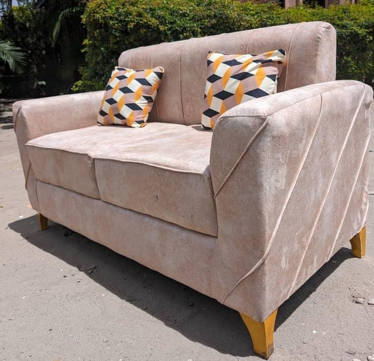 Sofa ya watu wawili
Bei: 185,000 tu
Condition: New
Call 0712908685