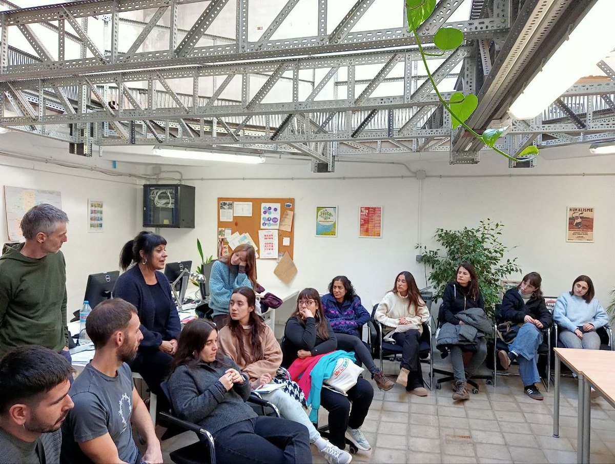 ciutatinvisible's tweet image. Manresa és un dels epicentres del nou cooperativisme català. Amb el #PostgrauESSCoop visitem L&apos;Òrbita @Gedi_sccl, el pol cultural @PropagandaPFet, @SupercoopManre i altres projectes que compten amb el suport de @CoopCatCentral. El desenvolupament local transformador és possible🖤