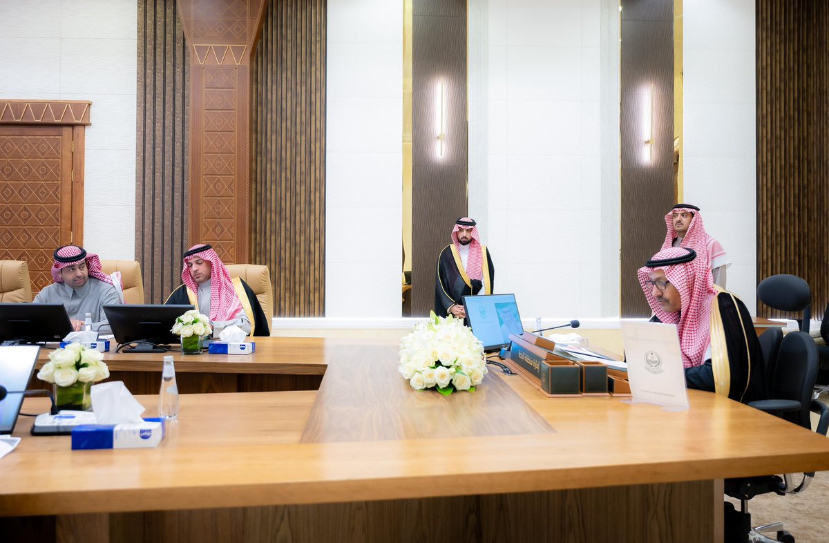 BahaPrincedom's tweet image. سمو الأمير الدكتور #حسام_بن_سعود_بن_عبدالعزيز أمير الباحة يرأس اجتماع القطاع الصحي بالمنطقة، ويطّلع على نسب الإنجاز والمشاريع المستقبلية، موجّهًا بتسريع وتيرة العمل، ومعالجة التحديات، وتعزيز جودة الخدمات الصحية.

#إمارة_منطقة_الباحة