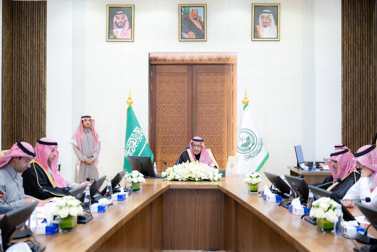 BahaPrincedom's tweet image. سمو الأمير الدكتور #حسام_بن_سعود_بن_عبدالعزيز أمير الباحة يرأس اجتماع القطاع الصحي بالمنطقة، ويطّلع على نسب الإنجاز والمشاريع المستقبلية، موجّهًا بتسريع وتيرة العمل، ومعالجة التحديات، وتعزيز جودة الخدمات الصحية.

#إمارة_منطقة_الباحة