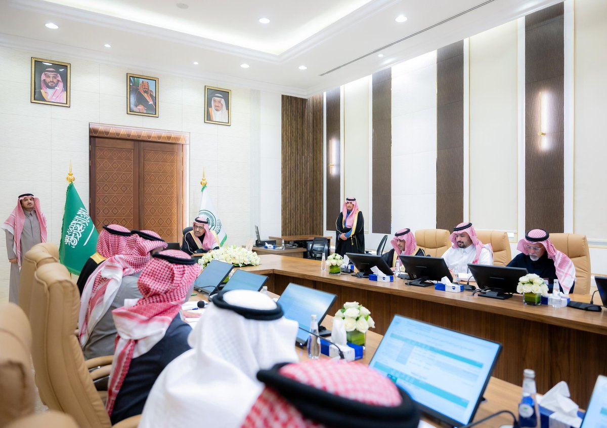 BahaPrincedom's tweet image. سمو الأمير الدكتور #حسام_بن_سعود_بن_عبدالعزيز أمير الباحة يرأس اجتماع القطاع الصحي بالمنطقة، ويطّلع على نسب الإنجاز والمشاريع المستقبلية، موجّهًا بتسريع وتيرة العمل، ومعالجة التحديات، وتعزيز جودة الخدمات الصحية.

#إمارة_منطقة_الباحة