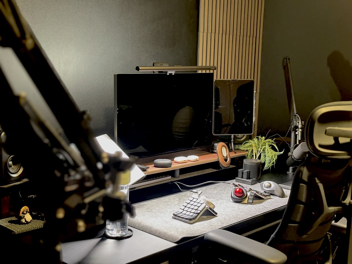 insNote_C's tweet image. Amazonブラックフライデー楽しんでます？
そんなあなたは私が愛用しているとっておきのガジェットをご紹介！聞いたことあるブランドから「なにそれ?!」なブランドまで取り揃えました！

👇にリンクと注意点を書いておきますね。
#Amazonブラックフライデー