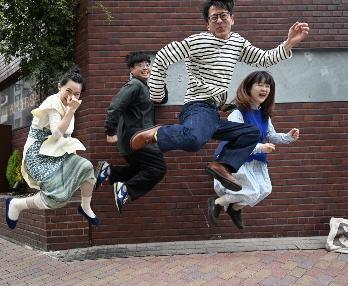 redgocarrrt's tweet image. いよいよ近づいてきたNoa Mal Japan Tour🌹瑞々しさにポイゾン一滴たらしたような曲と歌声、初めて聴いた時から会いたかったNoa Malちゃんのサポートでred go-cart2025年のライブ納めです🚗嬉しくてたまらずジャンプ力もアップしたred go-cartのライブをお楽しみください😽✨✨
←2023年/ 2025年→