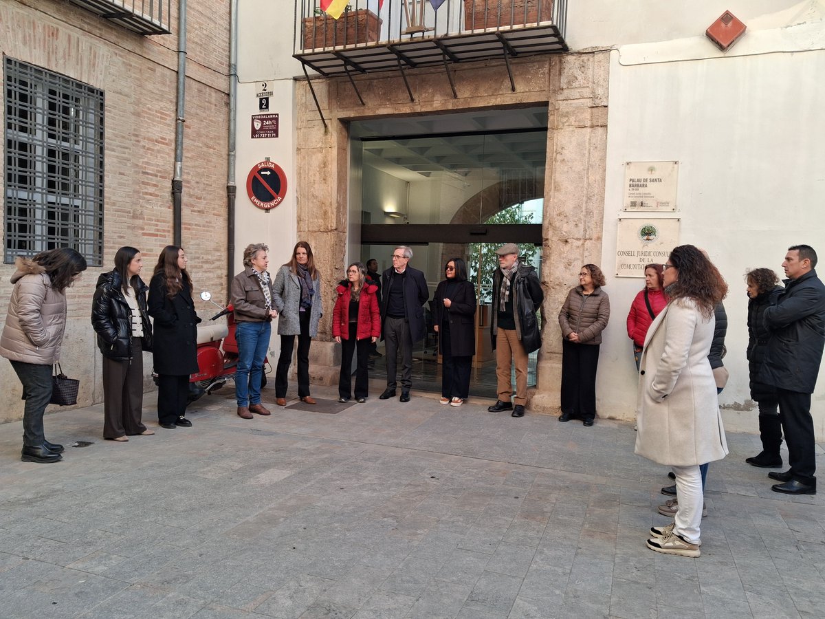 25 de novembre
El Consell Jurídic Consultiu ha guardat un minut de silenci per les víctimes de violencia de gènere <a href="/CJCCV/">C. Jurídic Consultiu</a>