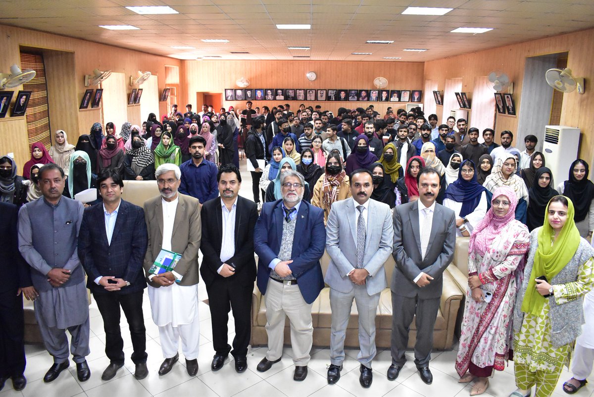 PIPS_GOV's tweet image. PIPS landmark seminar on working of Parliament at GCU Faisalabad with 190 faculty members &amp;amp; students

The Pakistan Institute for Parliamentary Services conducted a day-long academic session on the Constitution and the working of Parliament at Allama Iqbal Hall, GCU Faisalabad.
