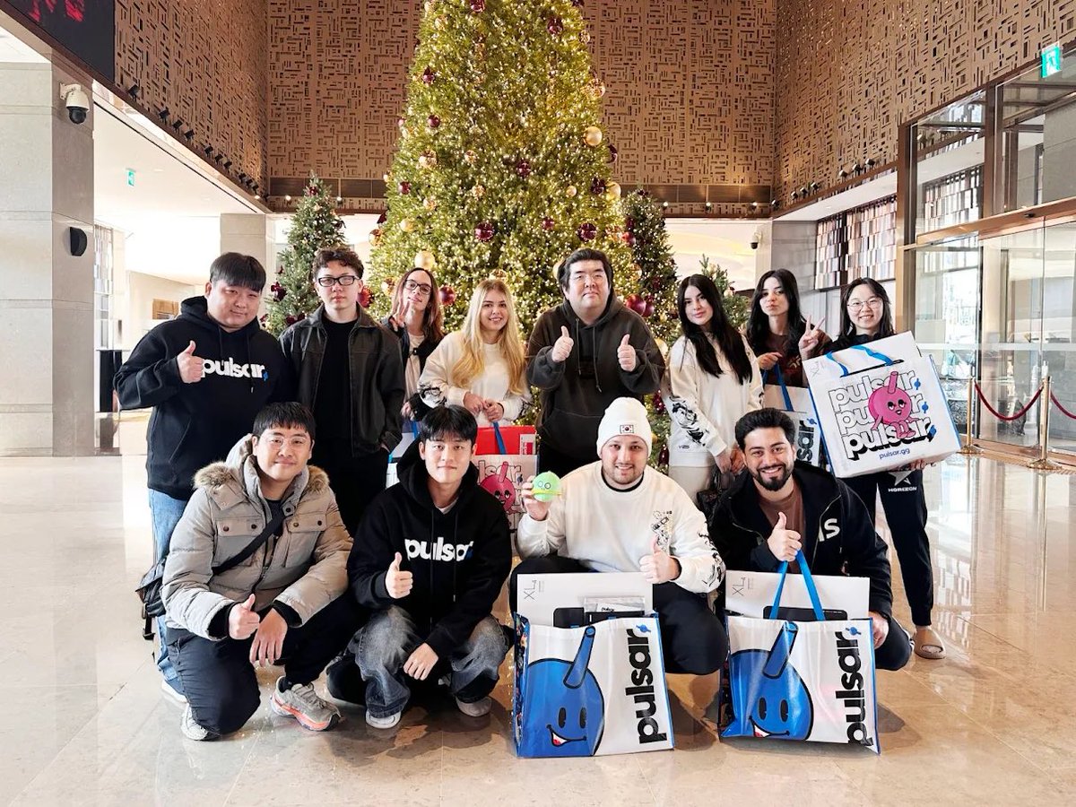 Met the <a href="/MIBR/">MADE IN BRAZIL.</a> GC team here in Seoul and gifted them some Pulsar gear 🎁

Good luck in the tournament! 🇰🇷💚