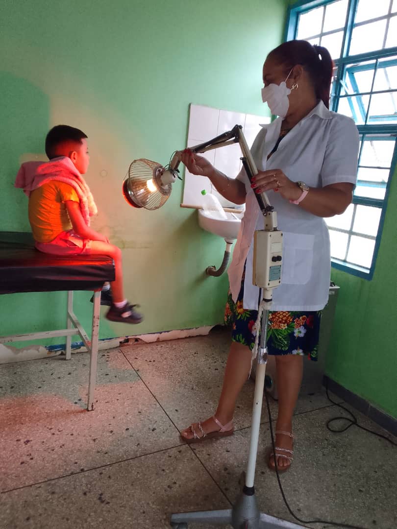 La esencia de Fidel se manifiesta en la dedicación de la Brigada Médica Cubana, forjando salud, educación y verdad en cada rincón del mundo. Un compromiso que honra su memoria. #100AñosConFidel #CubaPorLaVida