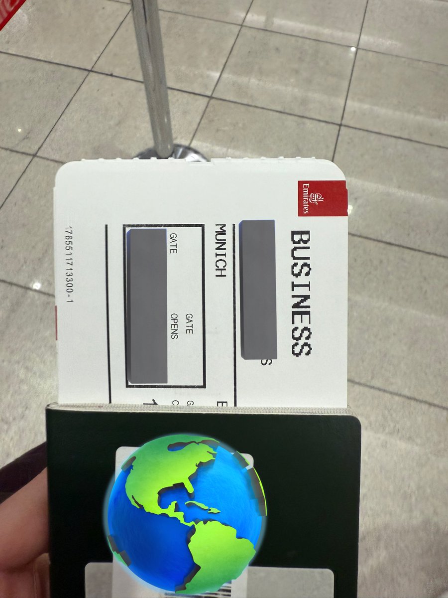 98VlPER's tweet photo. pinterest vs reality: free business class Upgrade in Emirates. https://t.co/HjeDeZNKh7