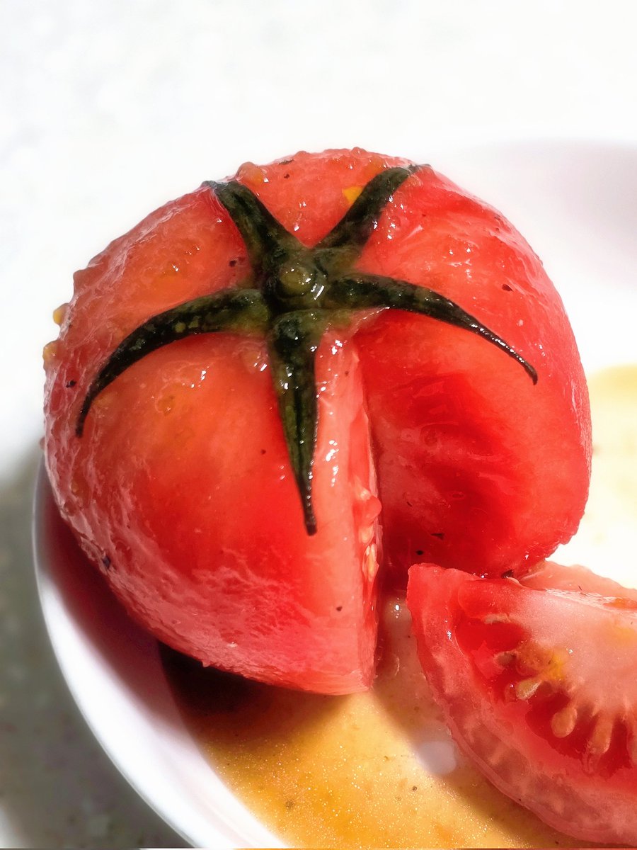 hyunxmugi's tweet image. 🍅🍊 토마토유자절임 마리네이드 (Marinated Tomatoes with Yuzu) : สูตรเด็กหอ แบบที่บ้านสอนมาครับ แสนง่าย!

ต่อไปนี้คือสูตร “มะเขือเทศหมักยูสุ (토마토유자절임)”
กินได้ทั้งเป็น แอปเปไทเซอร์ ก่อนมื้ออาหาร หรือจะเป็นของหวานหลังอาหารก็ได้
สูตรนี้ผมดัดแปลงมาจากบล็อกเกาหลี…