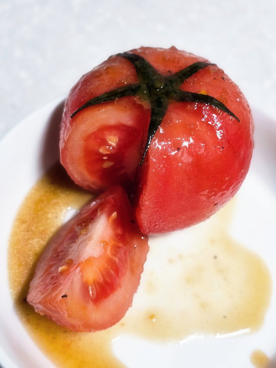 hyunxmugi's tweet image. 🍅🍊 토마토유자절임 마리네이드 (Marinated Tomatoes with Yuzu) : สูตรเด็กหอ แบบที่บ้านสอนมาครับ แสนง่าย!

ต่อไปนี้คือสูตร “มะเขือเทศหมักยูสุ (토마토유자절임)”
กินได้ทั้งเป็น แอปเปไทเซอร์ ก่อนมื้ออาหาร หรือจะเป็นของหวานหลังอาหารก็ได้
สูตรนี้ผมดัดแปลงมาจากบล็อกเกาหลี…