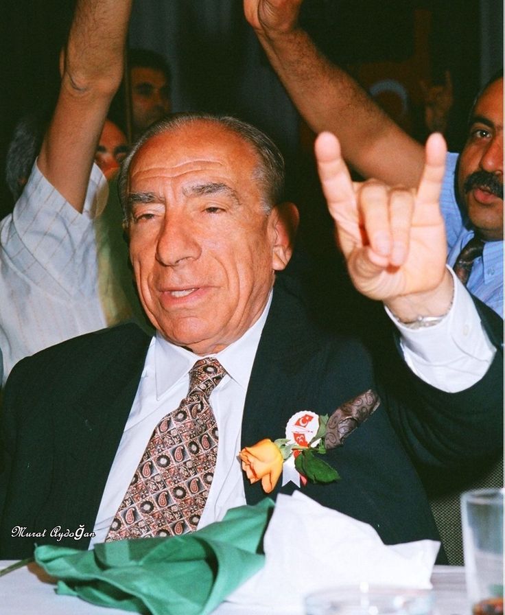 Türk devleti ve Türk Milleti'ne adanmış bir ömür.

İhanete geçit, haine yüz vermeyen bir duruş.

Alparslan Türkeş'i, doğumunun 108'inci yılında, rahmetle anıyoruz.